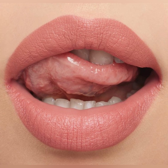 New "Kinda Sexy" MACximal silky matte lipstick - Picture 6 of 7